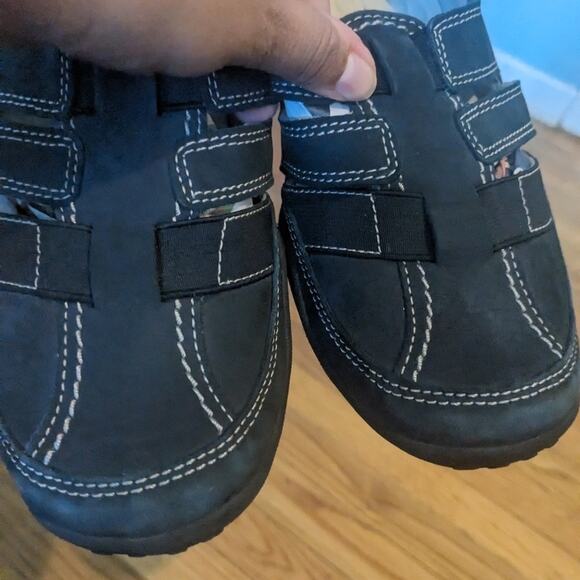 Clark’s Black Slip On Shoes 7.5 - Picture 3 of 10
